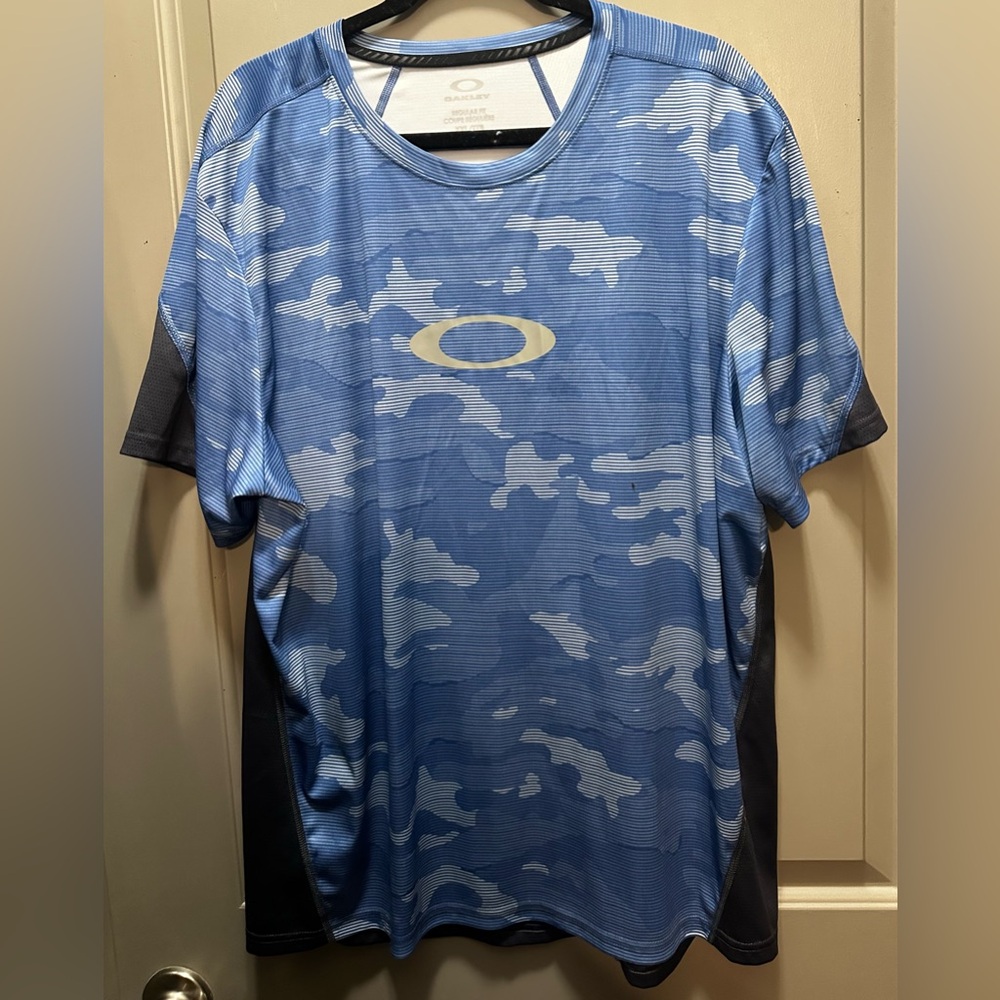 Oakley Size XXL Blue Camo Shirt NWOT